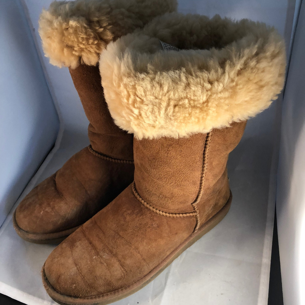 UGG Women's below knee boots 9